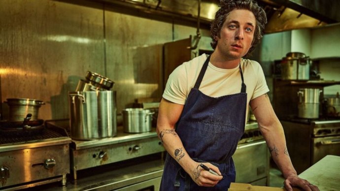 Vidíte hlodavce? Jeremy Allen White v seriálu Medvěd. Foto: Disney